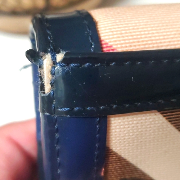 Burberry navy patten leather and canvas signature wallet. - Picture 12 of 13